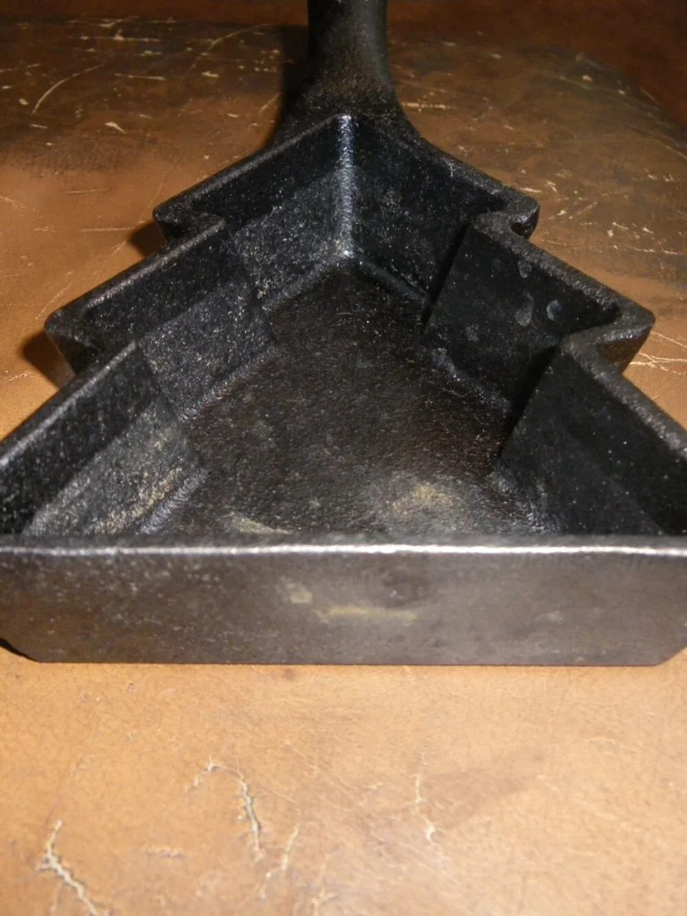 Small Cast Iron Evergreen Christmas Tree Mold Pan